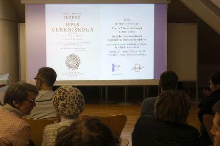 PREDSTAVITEV KNJIGE PREČUDOVITO CERKNIŠKO JEZERO G. STEINBERGA 01 FOTO LJUBO VUKELIČ